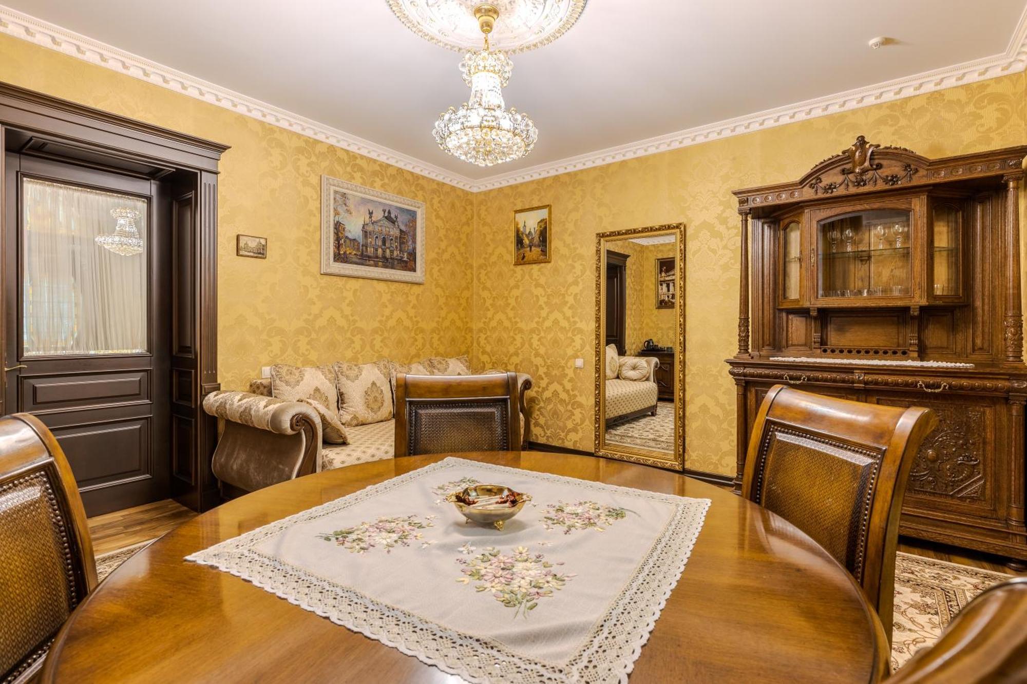 Luxury Boutique Andreevskiy Lviv Exteriör bild